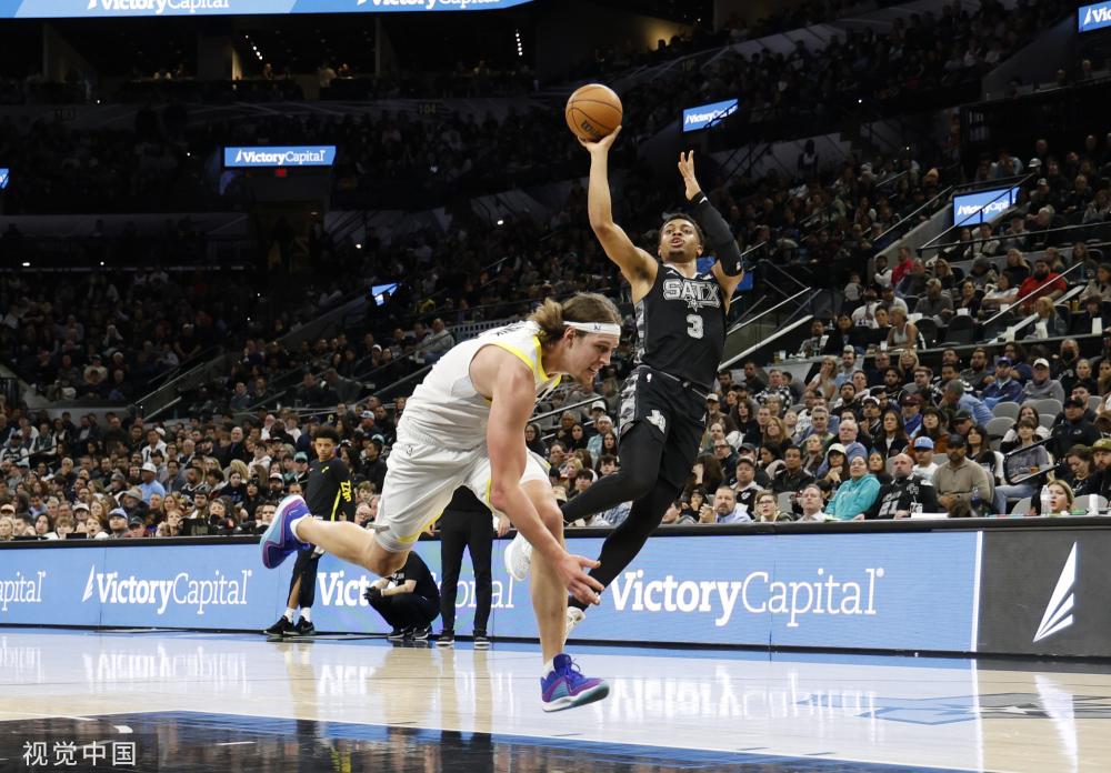 他在球场上 他在球场上